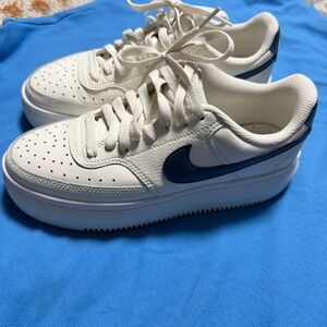 Nike court visión alta White and Blue Athletic Shoes